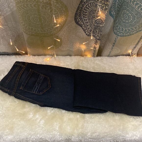 a.n.a, Boot cut jeans with accent designs on back pockets. Dark wash. Womens 4. - Picture 4 of 6